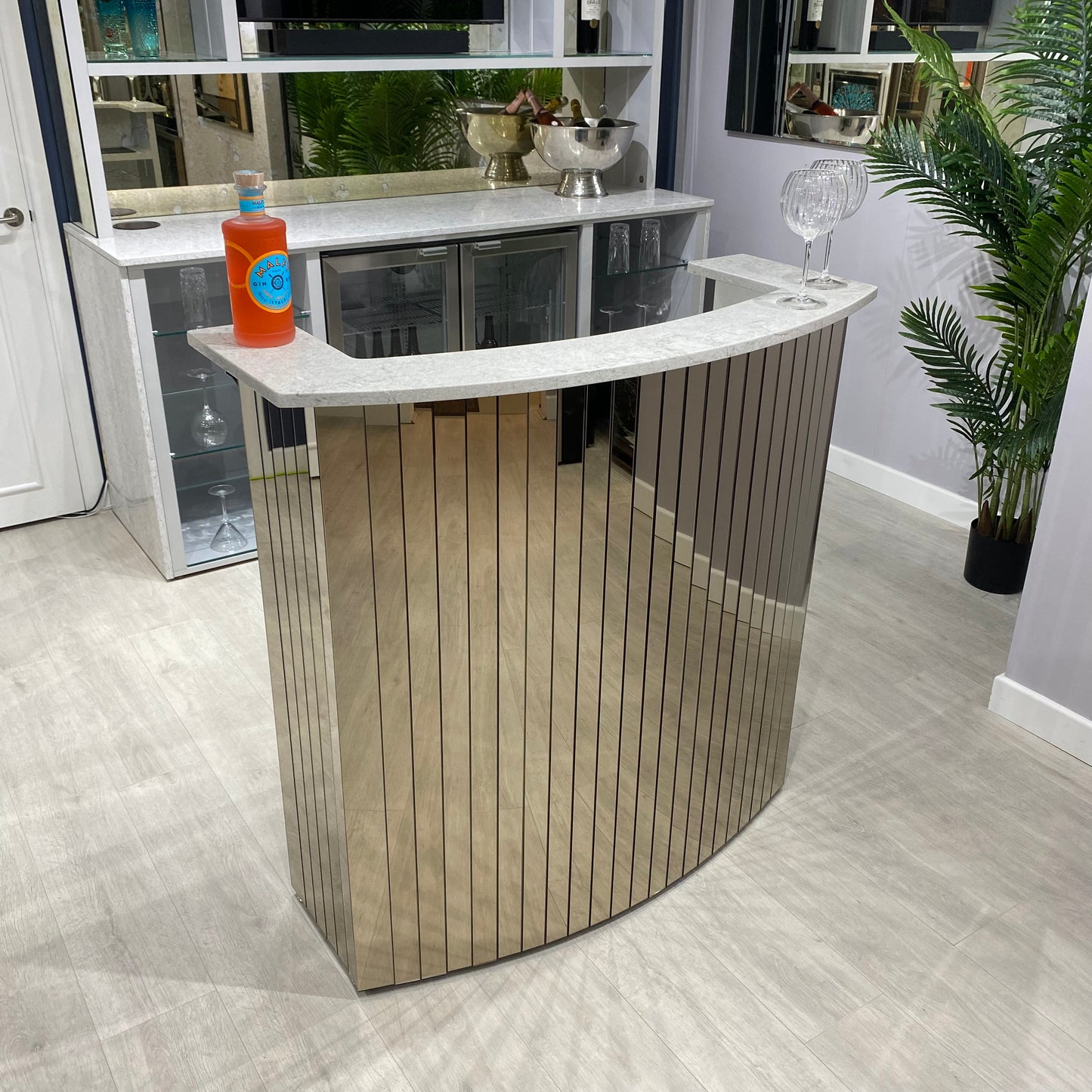 Galaxy Bronze - Mirrored Curved Home Bar with Quartz Worktop