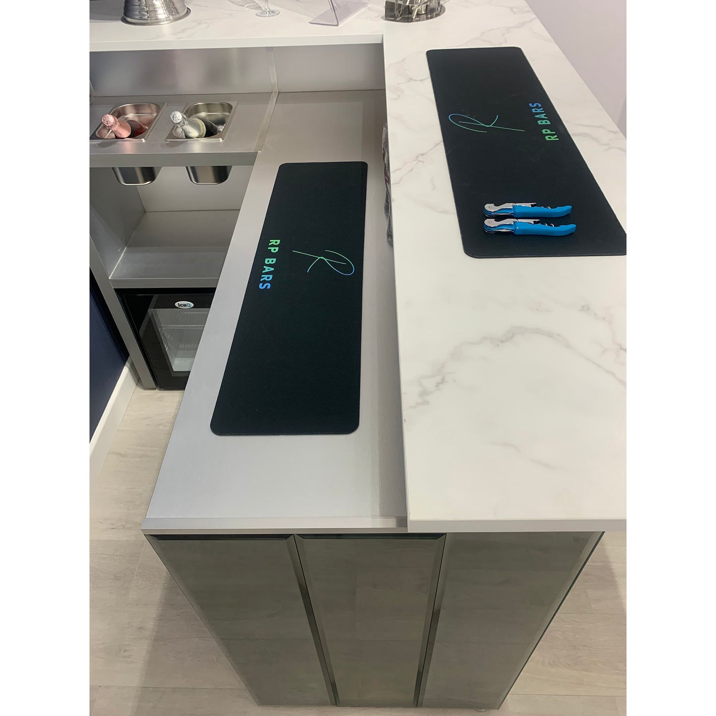 Magnum Grey - L-Shape Home Bar with White Vein Quartz Worktop