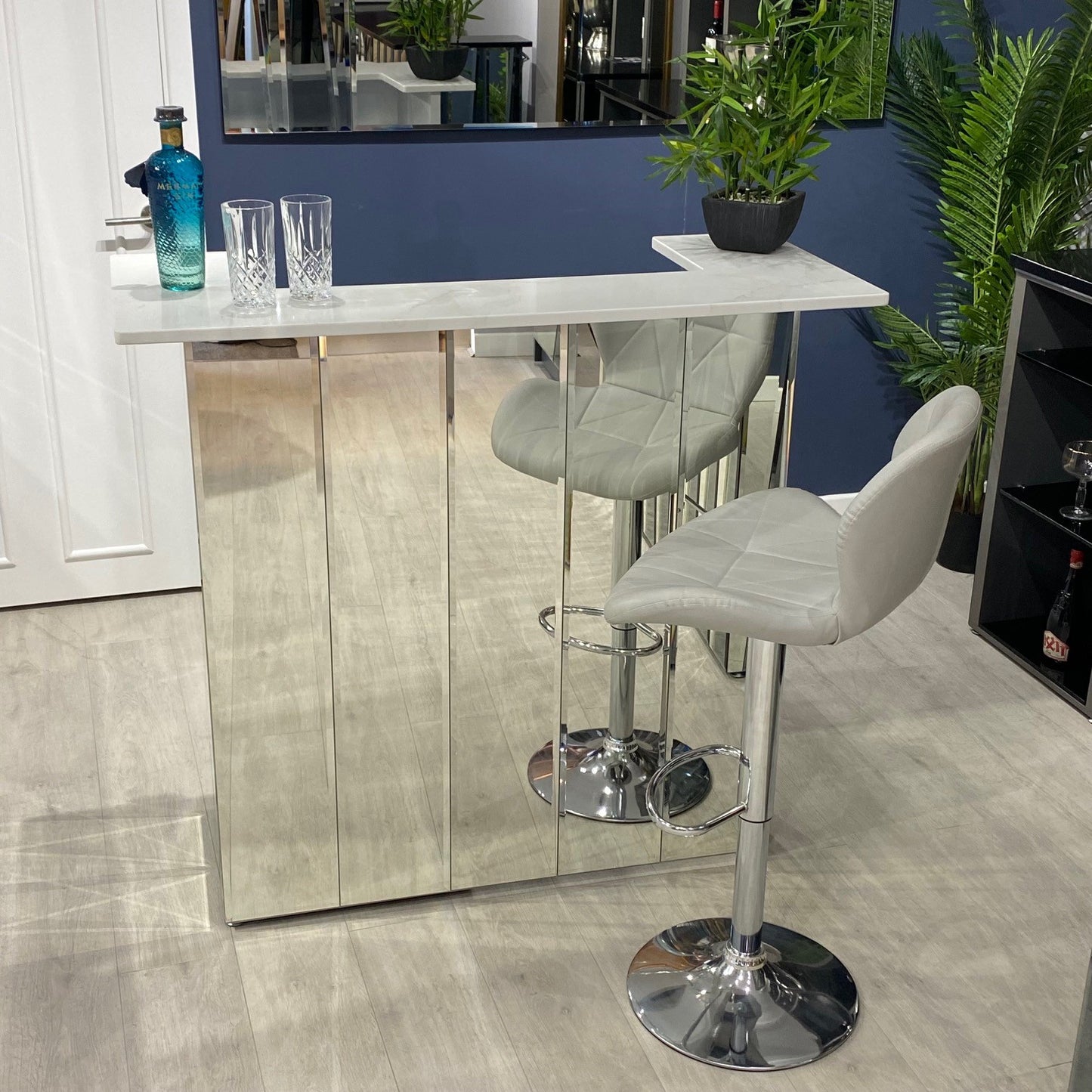 Neptune Silver - Mirrored Home Bar with White Calacatta Quartz Worktop