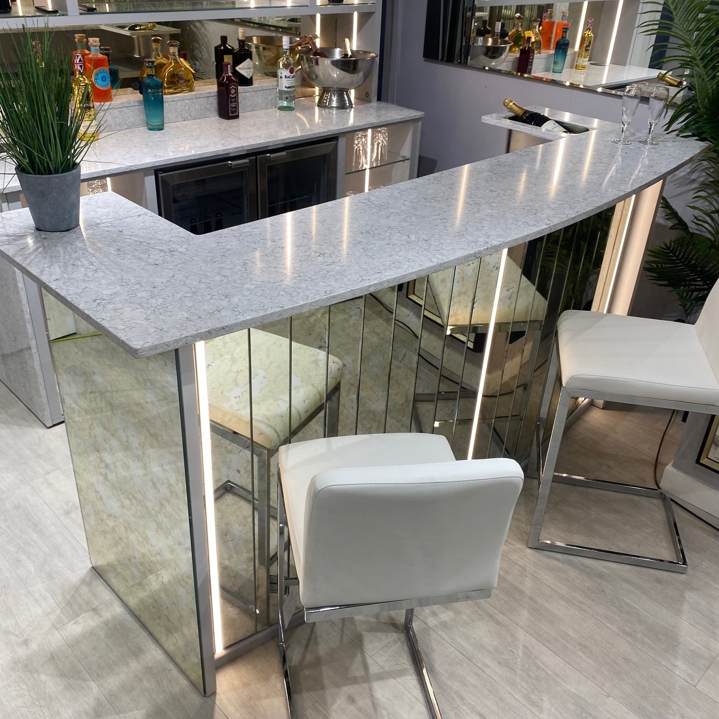 Ultimae Standalone - Curved Home Bar with Antique Mirror & Light Veining Quartz Worktop