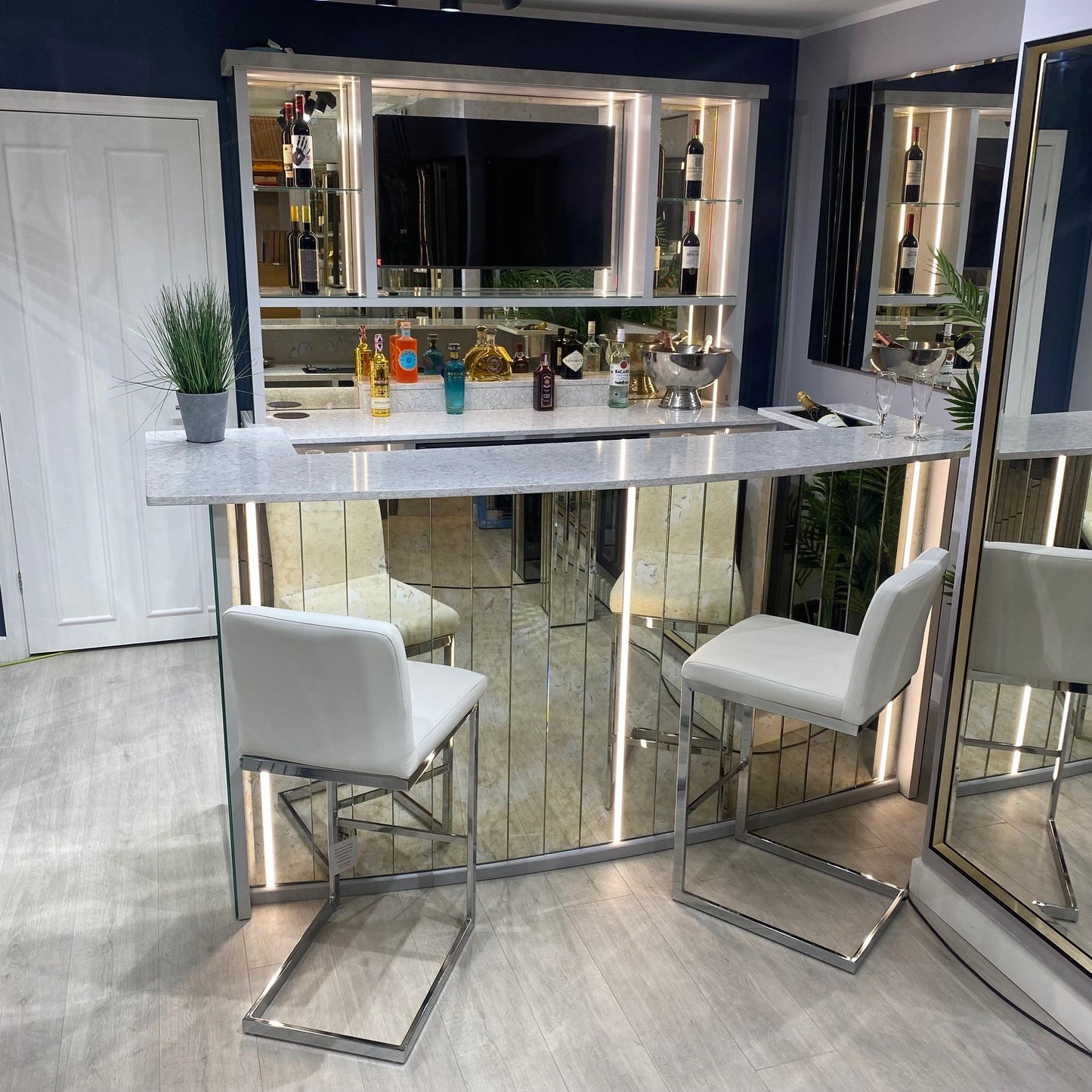 Ultimae Standalone - Curved Home Bar with Antique Mirror & Light Veining Quartz Worktop