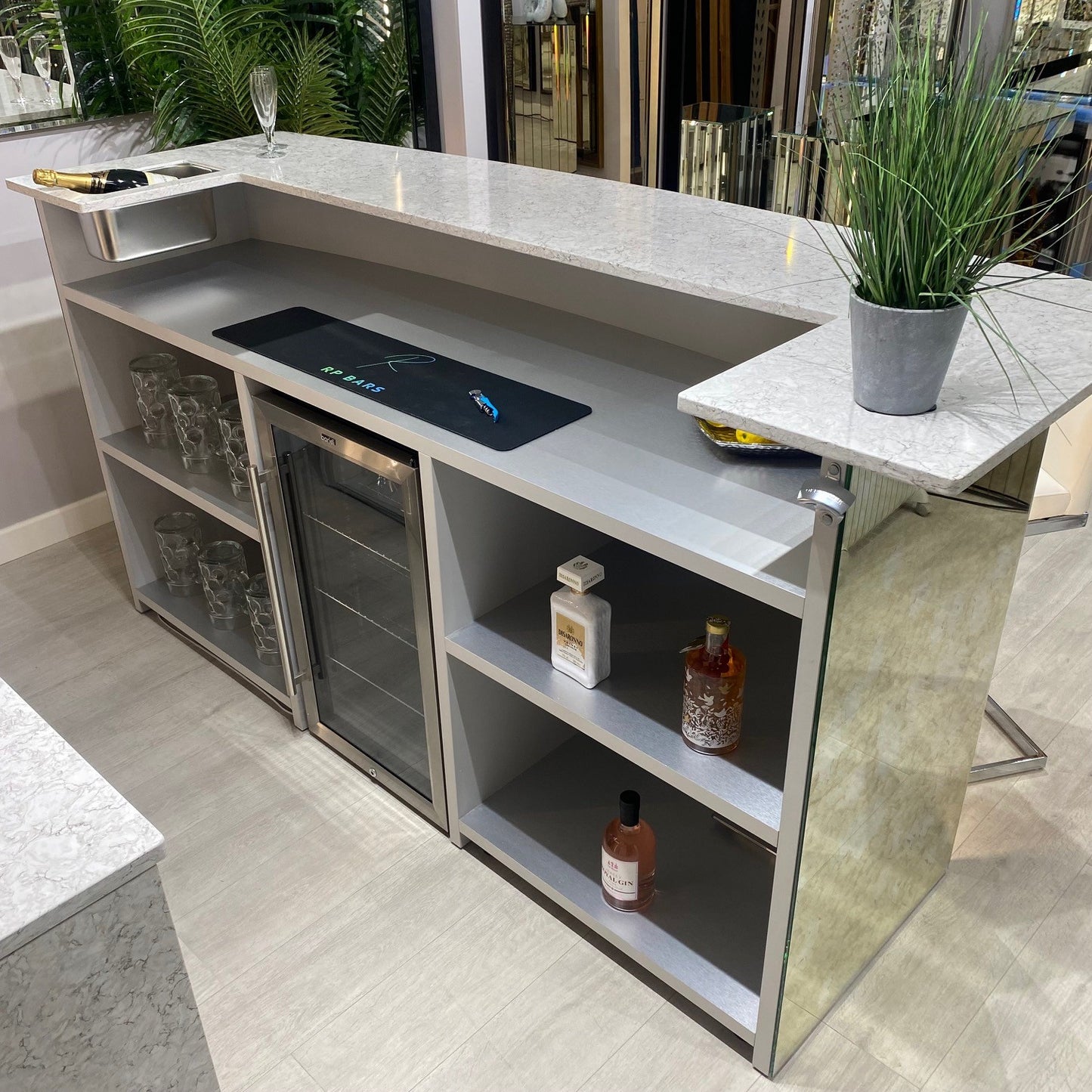 Ultimae Standalone - Curved Home Bar with Antique Mirror & Light Veining Quartz Worktop