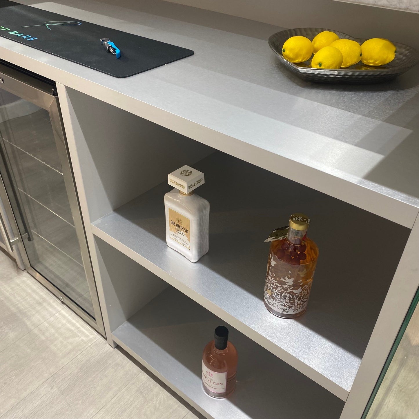 Ultimae Standalone - Curved Home Bar with Antique Mirror & Light Veining Quartz Worktop