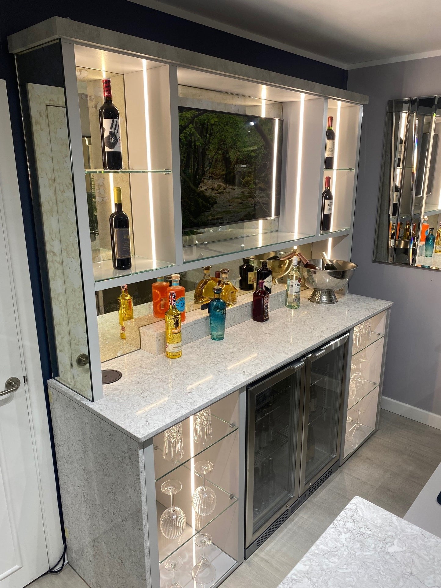 Ultimae Wall Bar - Antique Mirror & Light Veining Quartz Worktop